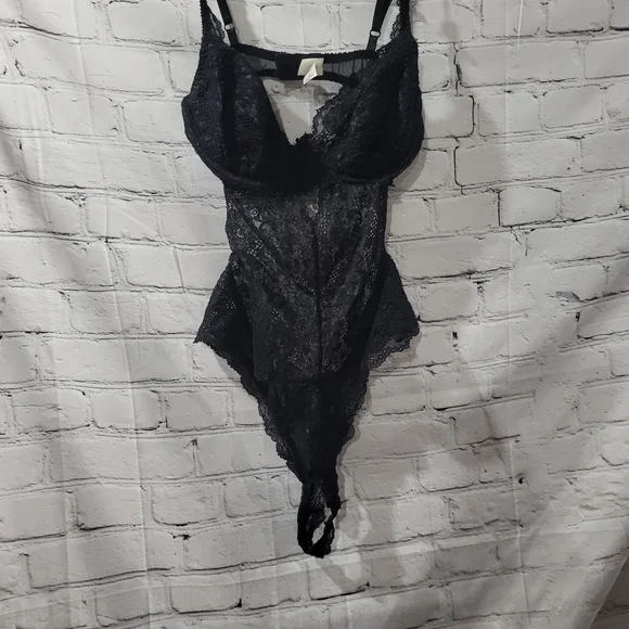 Victoria's Secret Teddy Lingerie 36c black lace - Picture 3 of 7